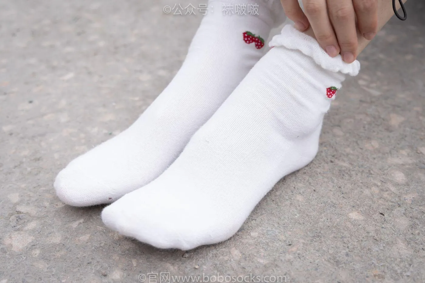 [BoBoSocks袜啵啵]NO.016 熊熊-斯凯奇运动鞋、棉袜（踩脏）、裸足 [147P]插图1